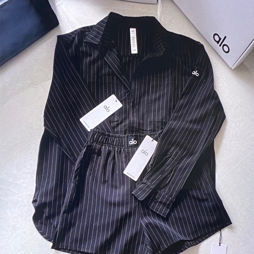 ALO Yoga Black Pinstripe Lounge Top
